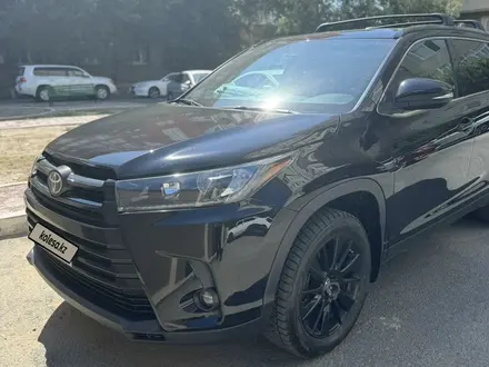 Toyota Highlander 2019 года за 18 800 000 тг. в Атырау