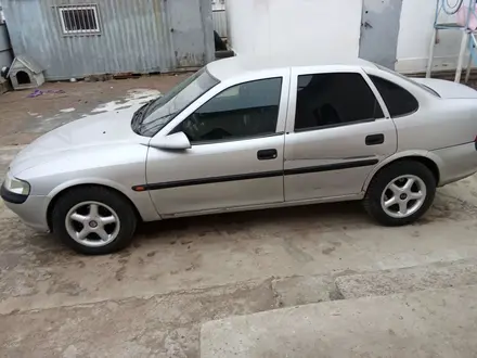 Opel Vectra 1997 года за 1 600 000 тг. в Атырау – фото 4