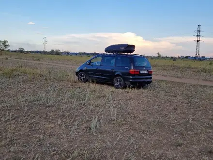 Volkswagen Sharan 1996 года за 2 290 000 тг. в Караганда