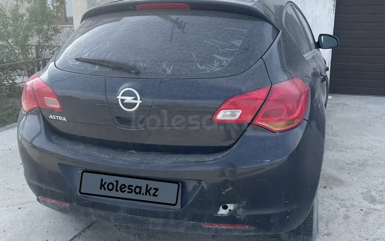 Opel Astra 2012 годаүшін1 250 000 тг. в Атырау