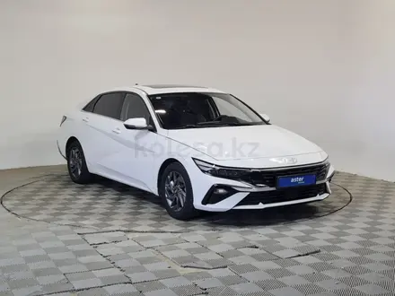 Hyundai Elantra 2023 года за 8 070 000 тг. в Алматы – фото 3