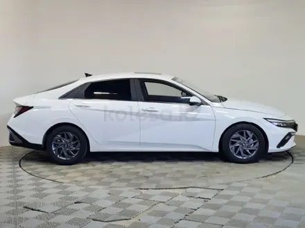 Hyundai Elantra 2023 года за 8 070 000 тг. в Алматы – фото 4