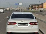 Toyota Camry 2018 года за 14 000 000 тг. в Алматы – фото 2