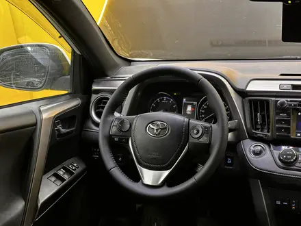 Toyota RAV4 2018 года за 11 600 000 тг. в Астана – фото 27