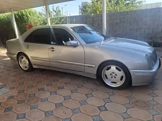 Mercedes-Benz E 320