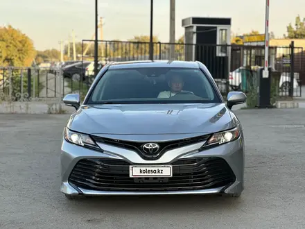 Toyota Camry 2019 года за 8 600 000 тг. в Актобе