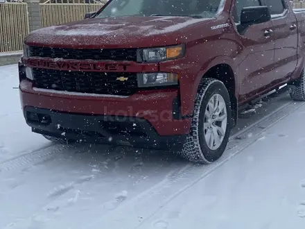 Chevrolet Silverado 2021 года за 21 000 000 тг. в Атырау