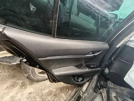 Стойка двери центральная левая Toyota Camry 70 за 250 000 тг. в Тараз – фото 2