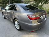 Toyota Camry 2015 года за 9 300 000 тг. в Шымкент – фото 3