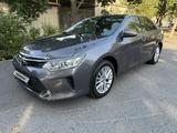 Toyota Camry 2015 года за 9 300 000 тг. в Шымкент – фото 2