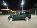 Volkswagen Sharan 1998 года за 1 700 000 тг. в Кульсары – фото 2