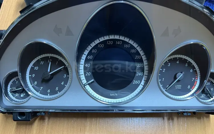 W212 Панель приборов до рест. Цветной. за 90 000 тг. в Караганда
