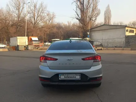 Hyundai Elantra 2019 года за 9 300 000 тг. в Алматы – фото 2