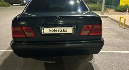 Mercedes-Benz E 240 1998 года за 2 700 000 тг. в Караганда