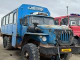 Урал  Вахтовый автобус Урал 2006 года за 8 000 000 тг. в Атырау