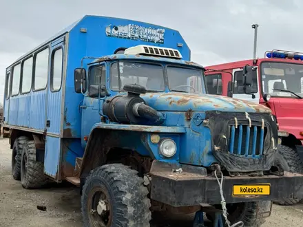 Урал  Вахтовый автобус Урал 2006 года за 8 000 000 тг. в Атырау
