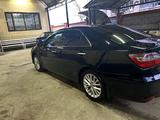 Toyota Camry 2015 года за 12 500 000 тг. в Кызылорда – фото 2