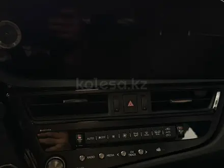 Lexus ES 250 2023 года за 23 500 000 тг. в Алматы – фото 17