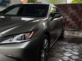 Lexus ES 250 2023 года за 23 500 000 тг. в Алматы – фото 2