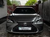 Lexus ES 250 2023 года за 23 500 000 тг. в Алматы