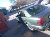 Mercedes-Benz C 200 1993 годаүшін900 000 тг. в Сатпаев – фото 2
