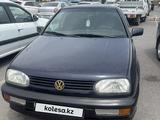 Volkswagen Golf 1993 годаүшін1 400 000 тг. в Шымкент
