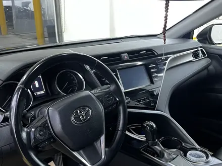 Toyota Camry 2019 года за 12 000 000 тг. в Астана – фото 13