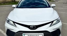 Toyota Camry 2021 года за 18 000 000 тг. в Караганда – фото 2