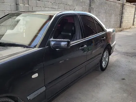 Mercedes-Benz E 320 1996 года за 2 700 000 тг. в Алматы – фото 5