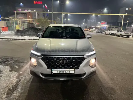 Hyundai Santa Fe 2019 года за 12 500 000 тг. в Алматы