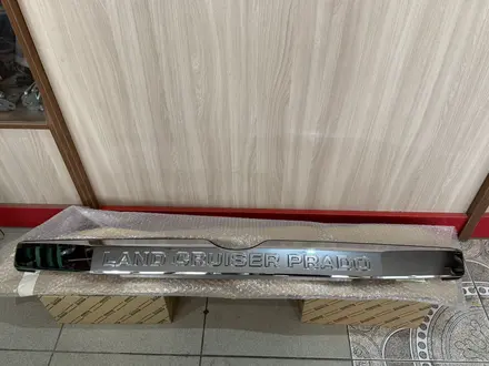Накладка на крышку багажника, молдинг, хром, 76810-60060 за 46 000 тг. в Шымкент