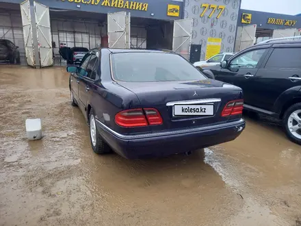 Mercedes-Benz E 320 1998 года за 3 000 000 тг. в Уральск – фото 9