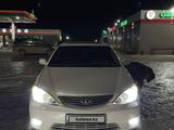 Toyota Camry 2004 года за 5 800 000 тг. в Актобе