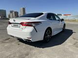 Toyota Camry 2018 годаүшін11 000 000 тг. в Атырау – фото 2