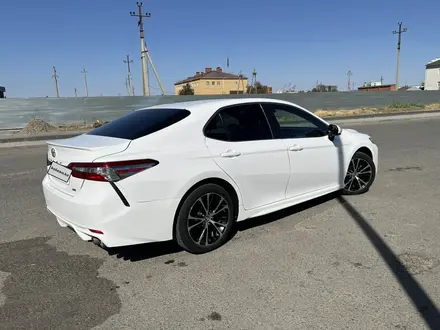 Toyota Camry 2018 года за 11 500 000 тг. в Атырау – фото 5