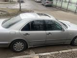 Mercedes-Benz E 230 1996 года за 1 700 000 тг. в Алматы – фото 2