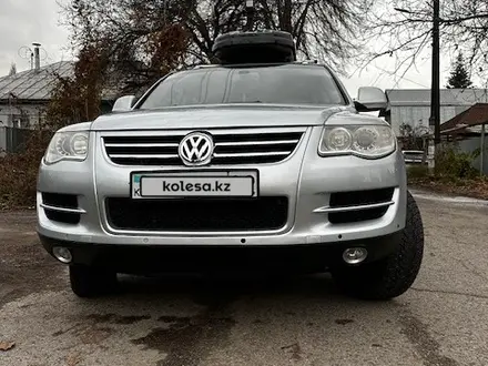 Volkswagen Touareg 2007 года за 6 999 999 тг. в Алматы – фото 20