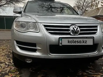 Volkswagen Touareg 2007 года за 6 999 999 тг. в Алматы – фото 24