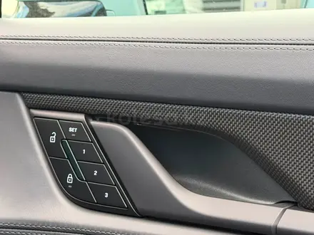 Porsche Taycan Black Edition 2026 года за 89 000 000 тг. в Астана – фото 20