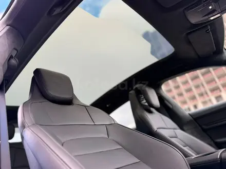Porsche Taycan Black Edition 2026 года за 89 000 000 тг. в Астана – фото 19