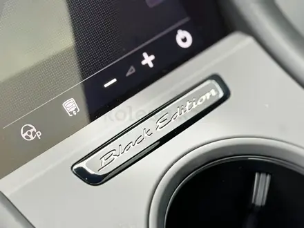 Porsche Taycan Black Edition 2026 года за 89 000 000 тг. в Астана – фото 13