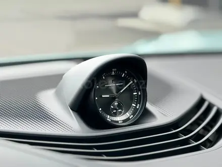 Porsche Taycan Black Edition 2026 года за 89 000 000 тг. в Астана – фото 14