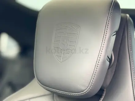 Porsche Taycan Black Edition 2026 года за 89 000 000 тг. в Астана – фото 15