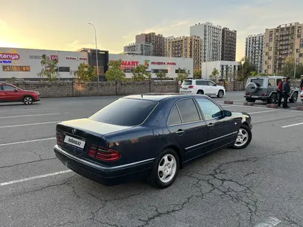 Mercedes-Benz E 320 1996 года за 3 490 000 тг. в Алматы – фото 11