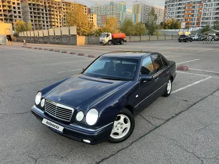 Mercedes-Benz E 320 1996 года за 3 490 000 тг. в Алматы – фото 2