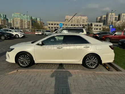 Toyota Camry 2017 года за 12 900 000 тг. в Алматы – фото 3