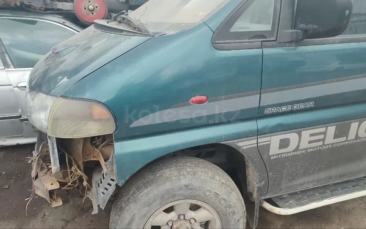 Крыло переднее левое для Mitsubishi Delica за 25 000 тг. в Тараз