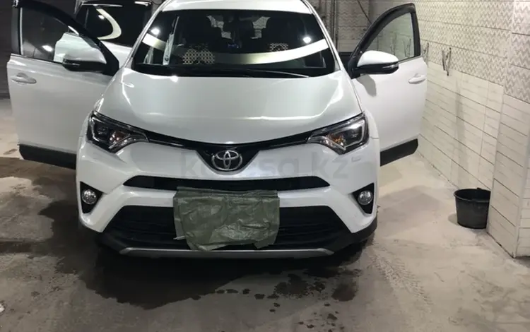 Toyota RAV4 2018 года за 15 500 000 тг. в Астана