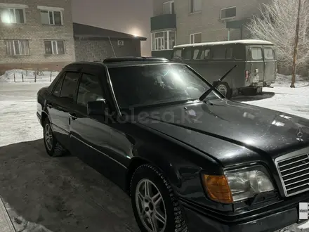 Mercedes-Benz E 280 1993 года за 2 700 000 тг. в Сатпаев – фото 2