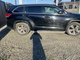 Toyota Highlander 2021 года за 11 500 000 тг. в Атырау – фото 2